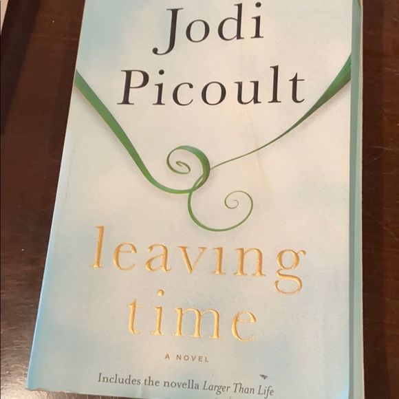 Jodi Picoult and Nicholas Sparks books - Picture 9 of 12